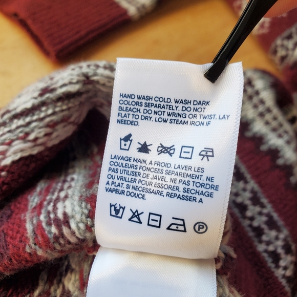 Lands End Snowflake Wool Blend Crewneck Sweater Size Medium Burgundy White Black - Picture 9 of 11